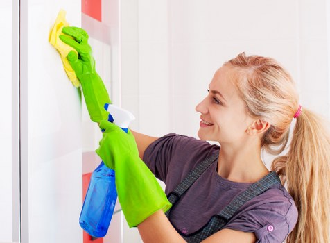 Professional mattress cleaning in a Hoxton bedroom